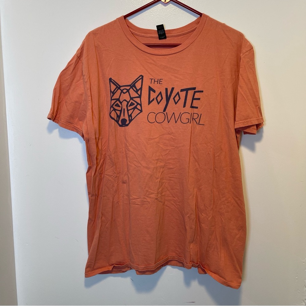 The coyote cowgirl Burnt Orange T-shirt‎ women’s size XL